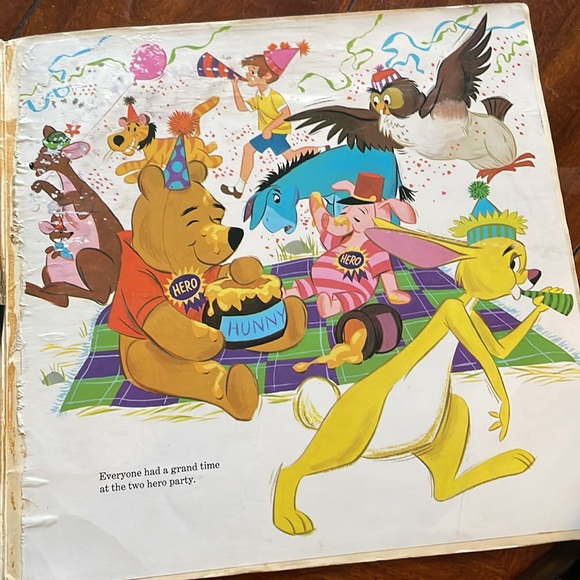 Walt Disney presents Winnie the Pooh and the Blustery Day album LP w/ storybook - Picture 14 of 16